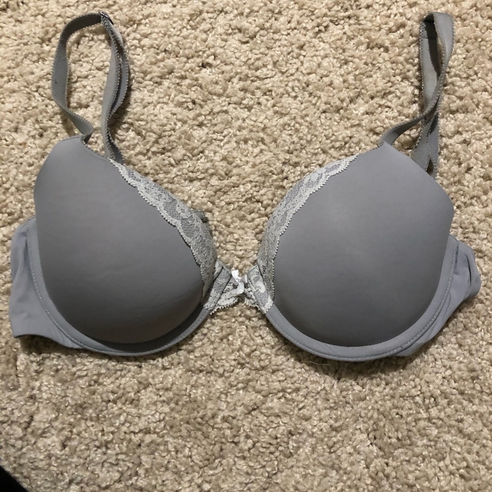 Light gray bra with white lace